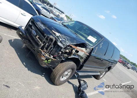 2003 Ford Excursion Limited z USA, uszkodzony, nr VIN 1FMSU43P63EB66720